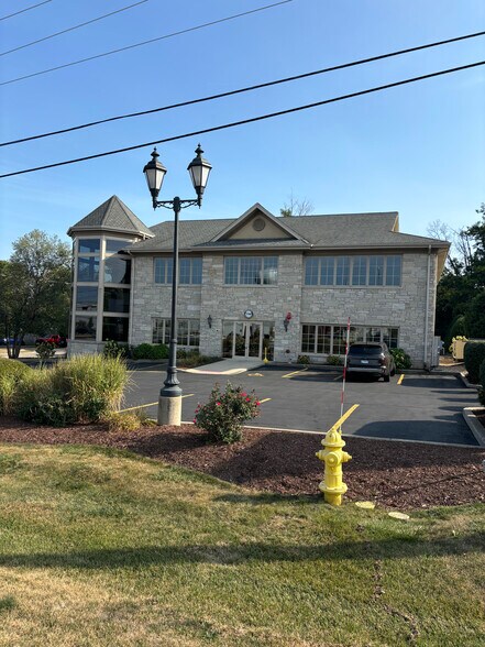 More Photos Of 739 North Ave, Glendale Heights Loft Creative Space For Lease