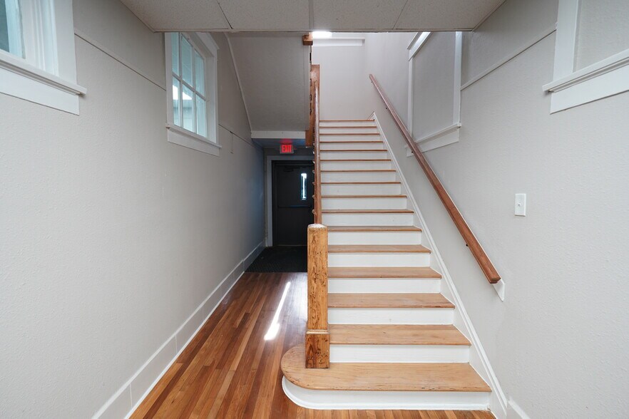 More Photos Of 1800 Tulane St, Beaumont Schools For Lease