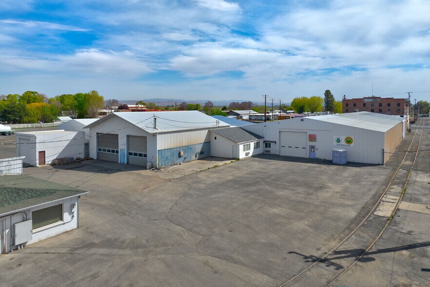 More Photos Of 8031 Branch Rd, Harrah Distribution For Sale