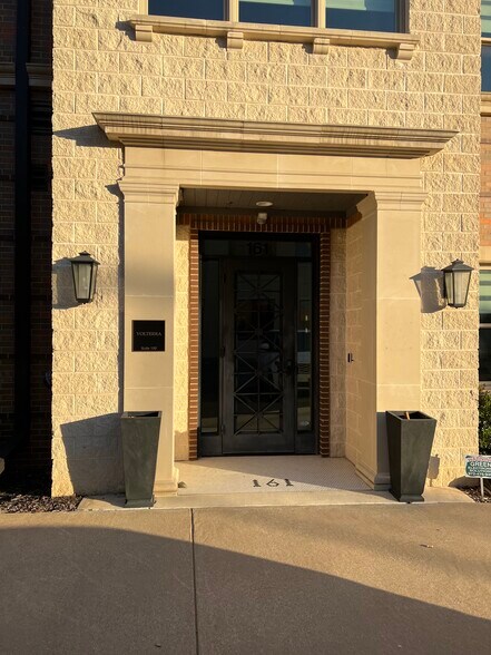 More Photos Of 161 Summit Ave, Southlake Office Residential For Lease