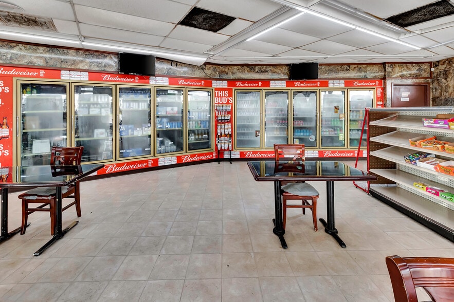 More Photos Of 1100 W US Highway 59 Feeder, Ganado Convenience Store For Sale