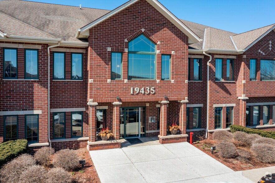 More Photos Of 19435 W Capitol Dr, Brookfield Office For Sale