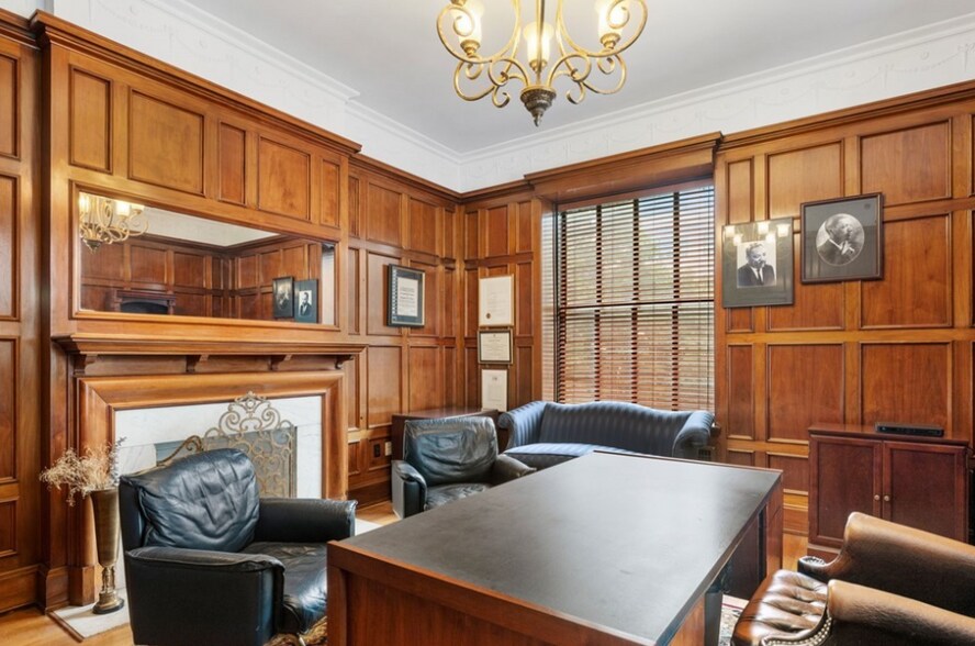 More Photos Of 422 E Franklin St, Richmond Office For Sale