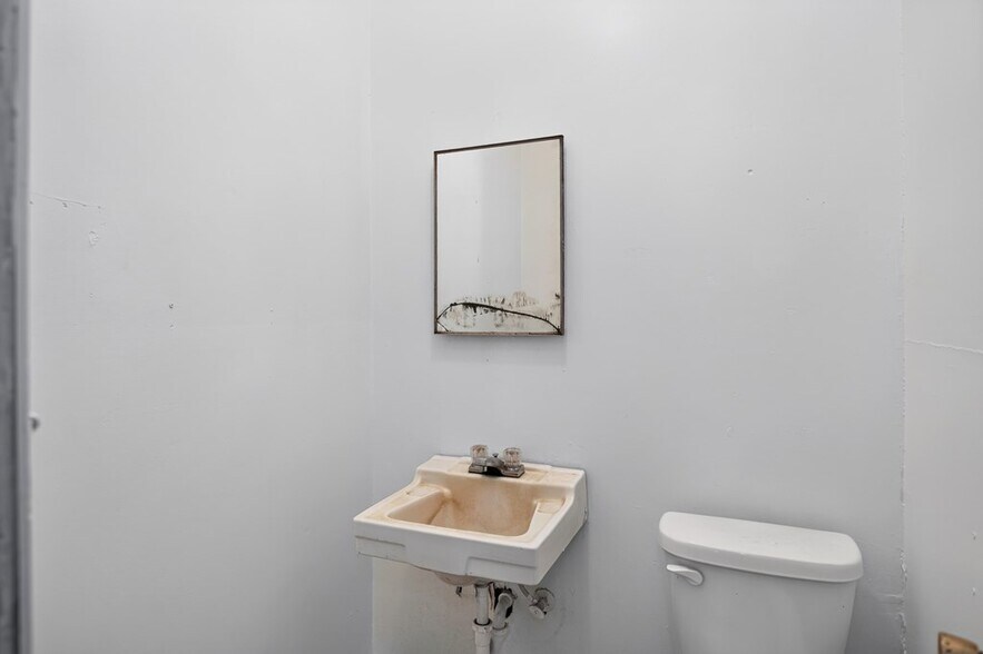 More Photos Of 903 Sayers St, Lufkin Warehouse For Sale
