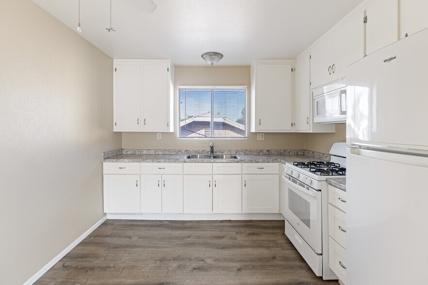 More Photos Of 1050 Gaviota Ave, Long Beach Apartments For Sale