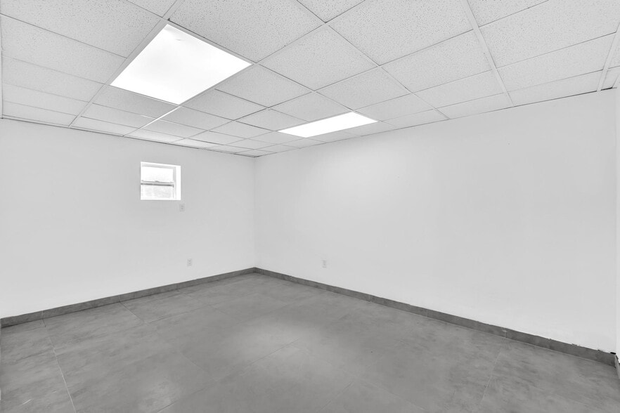 More Photos Of 570 NW 54th St, Miami Auto Repair For Lease