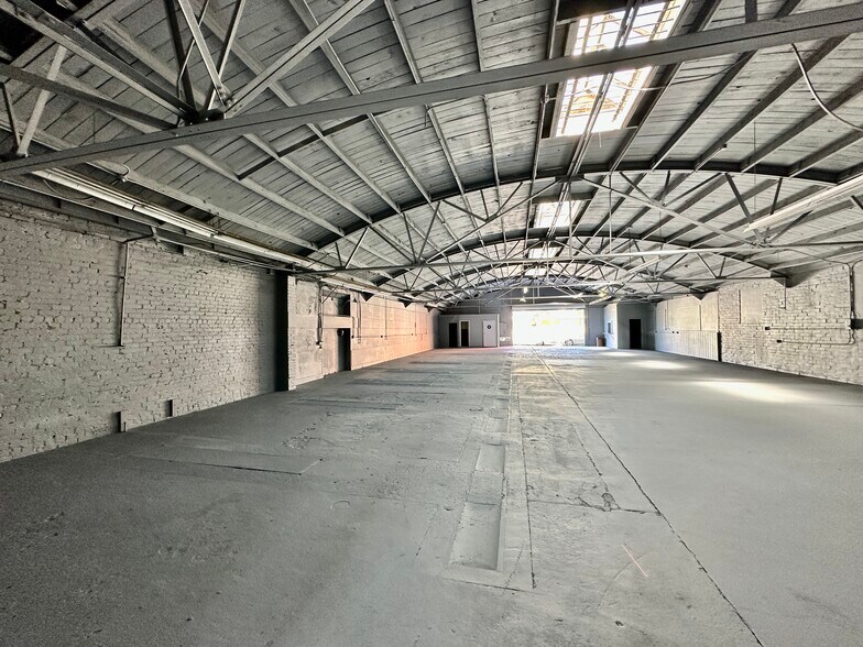 More Photos Of 229 S Oxnard Blvd, Oxnard Storefront Retail Office For Sale