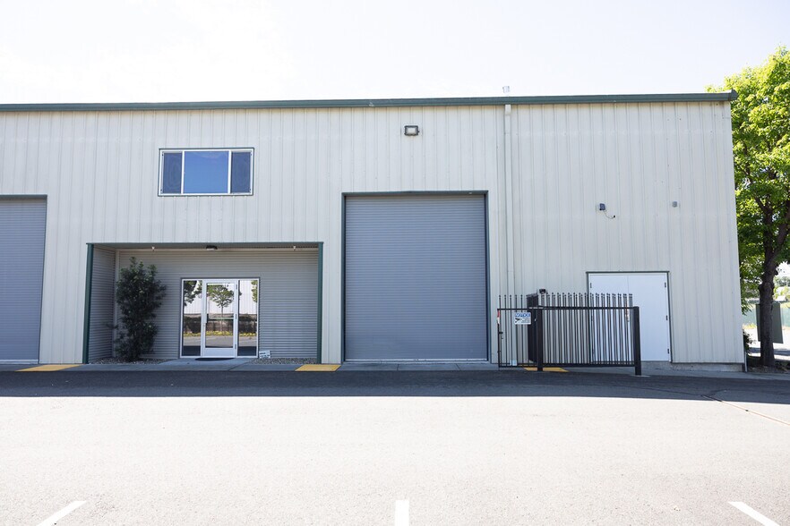 More Photos Of 3466 Brickway Blvd, Santa Rosa Warehouse For Lease