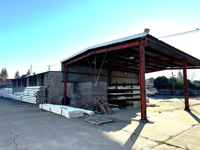 More Photos Of 11 E Abbey St, Winters Warehouse For Sale