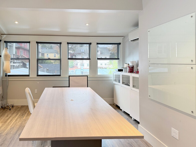 More Photos Of 919 NW 23rd Ave, Portland Storefront Retail Office For Sale