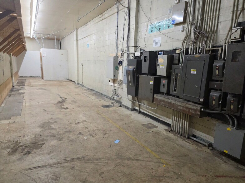 More Photos Of 2919 S Cedar St, Lansing General Retail For Sale