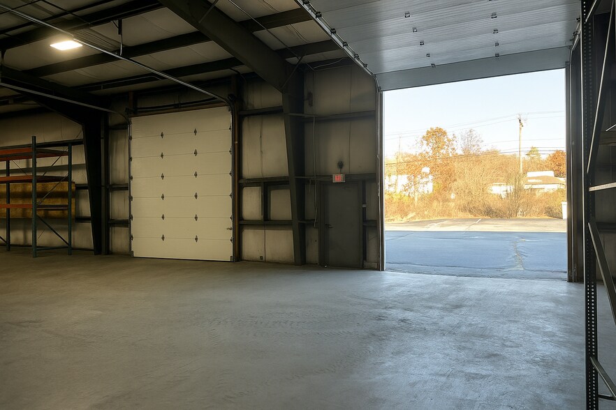 More Photos Of 429 Lake Rd, Killingly Warehouse For Lease