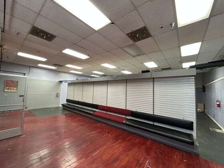 More Photos Of 5645 Hollywood Blvd, Hollywood General Retail For Lease