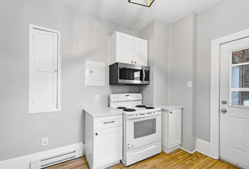 More Photos Of 335-337 St. Patrick St, Ottawa Apartments For Sale