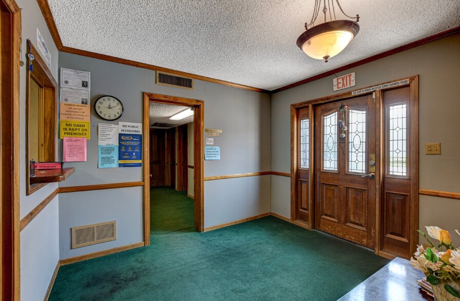 More Photos Of 1580 E Sahara Ave, Las Vegas General Retail For Sale