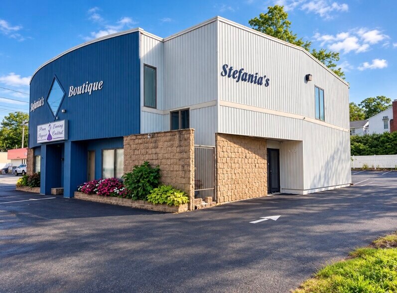 Primary Photo Of 892-894 Oaklawn Ave, Cranston Office Residential For Lease