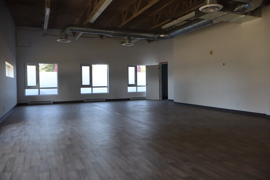 More Photos Of 2301 Rue De Versailles, Mascouche Storefront Retail Office For Lease