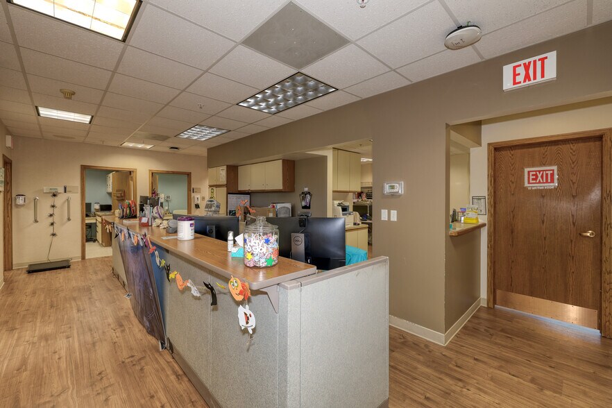 More Photos Of 1048-1054 Norwood Ln, Bartlett Office For Sale