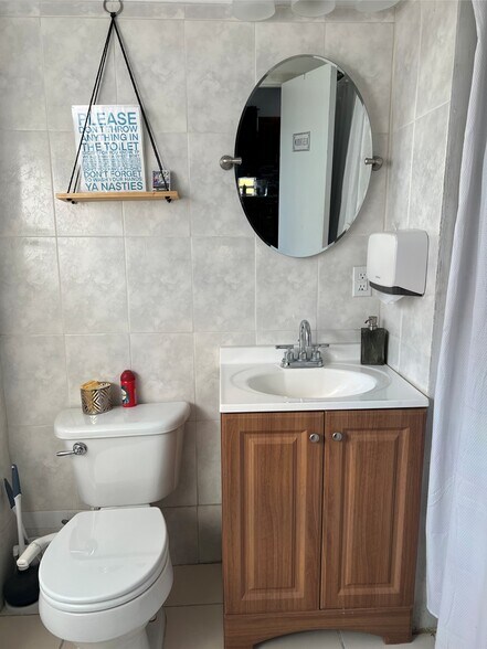 More Photos Of 2021 Thrace St, Tampa Office Residential For Sale