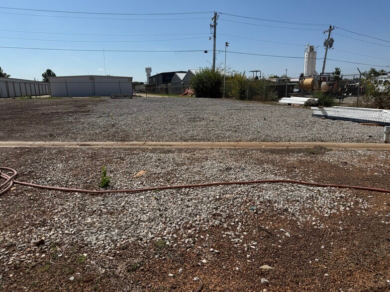 More Photos Of 400 Westland dr, Edmond Manufacturing For Sale