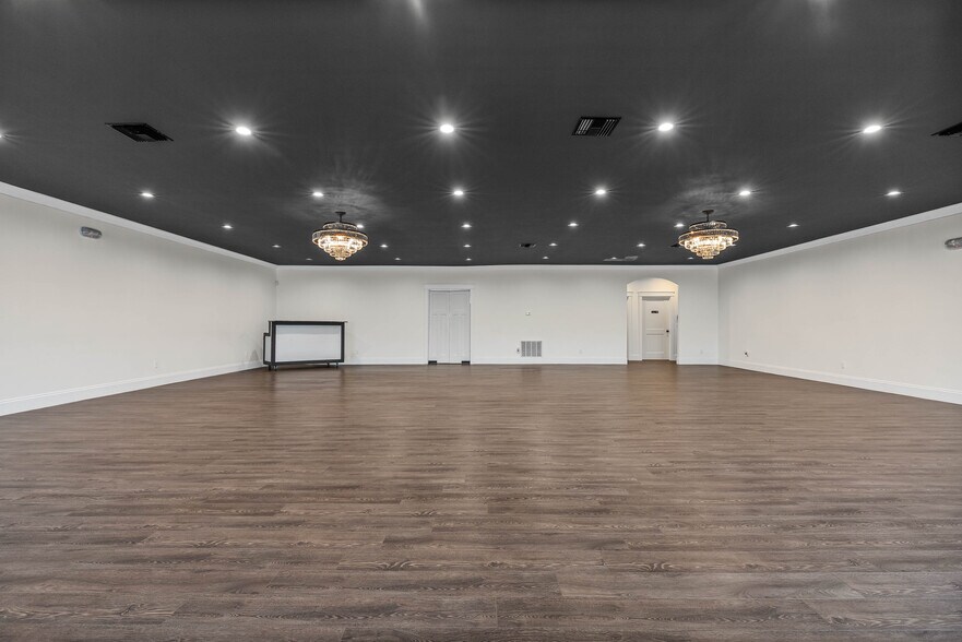 More Photos Of 922 Saraland Blvd S, Saraland Restaurant For Sale