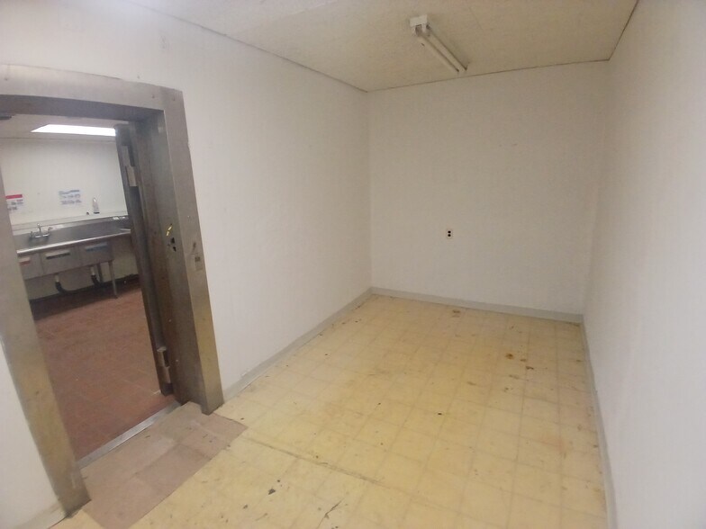 More Photos Of 32733 Highway 18, Lucerne Valley Freestanding For Lease