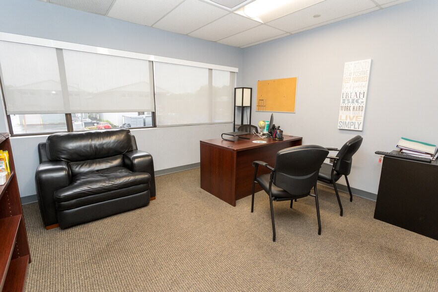 More Photos Of 1139 Spruce Dr, Mountainside Medical For Lease