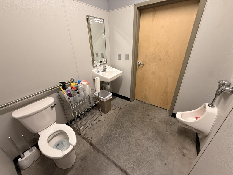 More Photos Of 1415 Selix Grv, Colorado Springs Warehouse For Sale