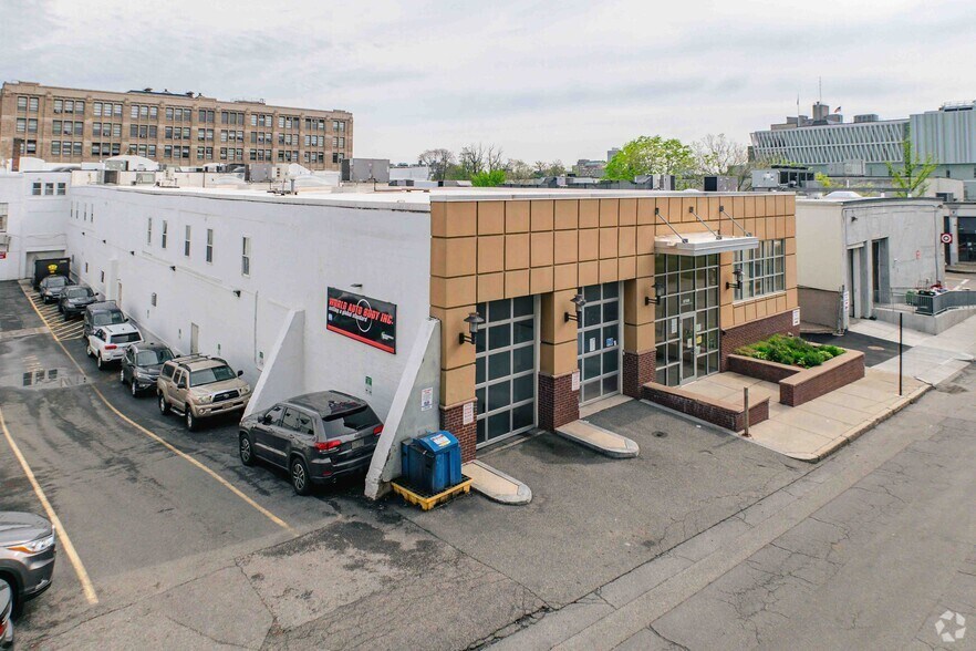 More Photos Of 860-872 Commonwealth Ave, Boston Storefront Retail Office For Lease