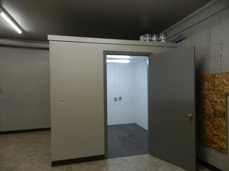 More Photos Of 202 E Main St, Montrose Storefront Retail Office For Lease