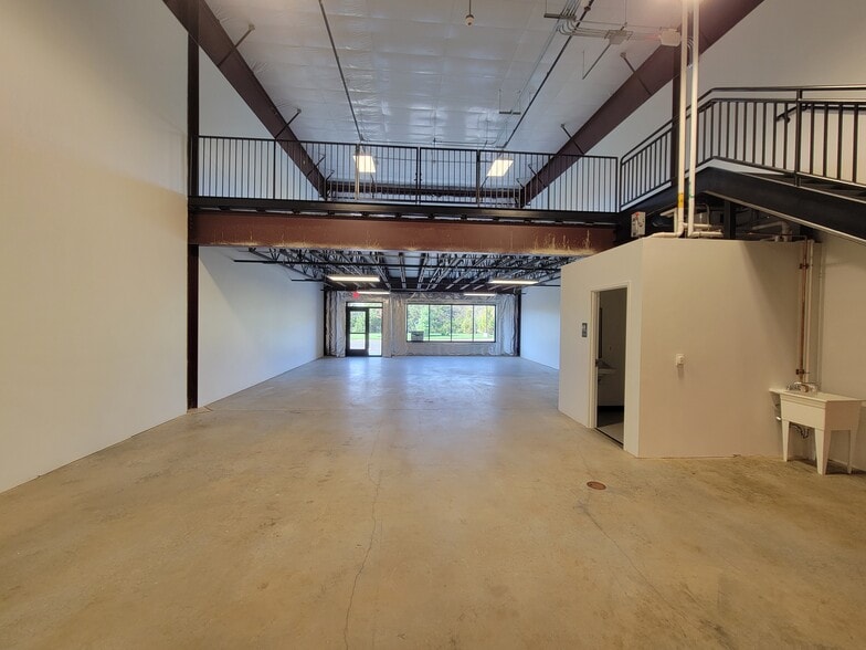 More Photos Of 11982 Wilton Meadows Ct, Manassas Warehouse For Lease