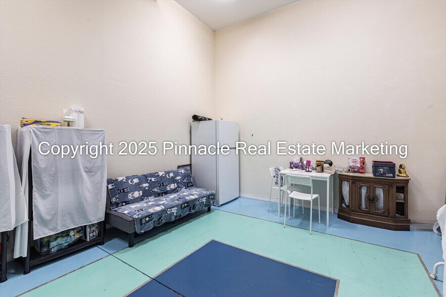 More Photos Of 24630 Sandhill Blvd, Punta Gorda Showroom For Sale