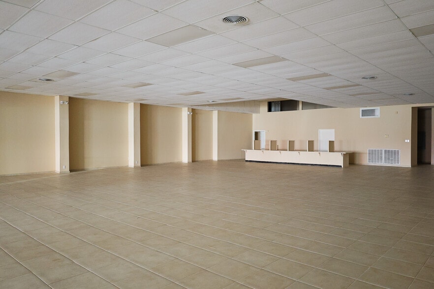 More Photos Of 922 N Conway Ave, Mission Storefront For Lease