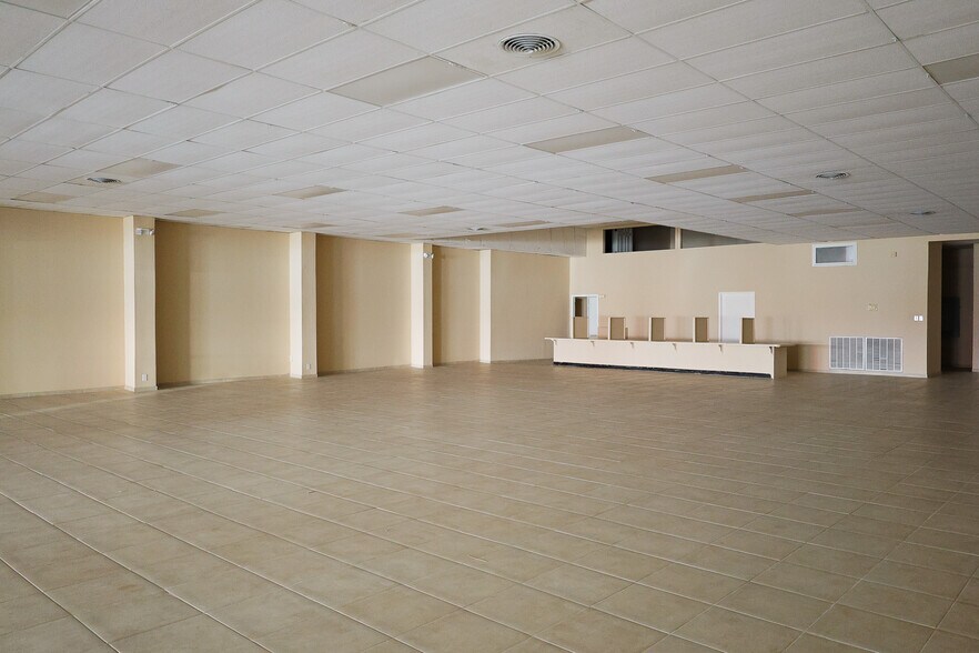 More Photos Of 922 N Conway Ave, Mission Storefront For Lease