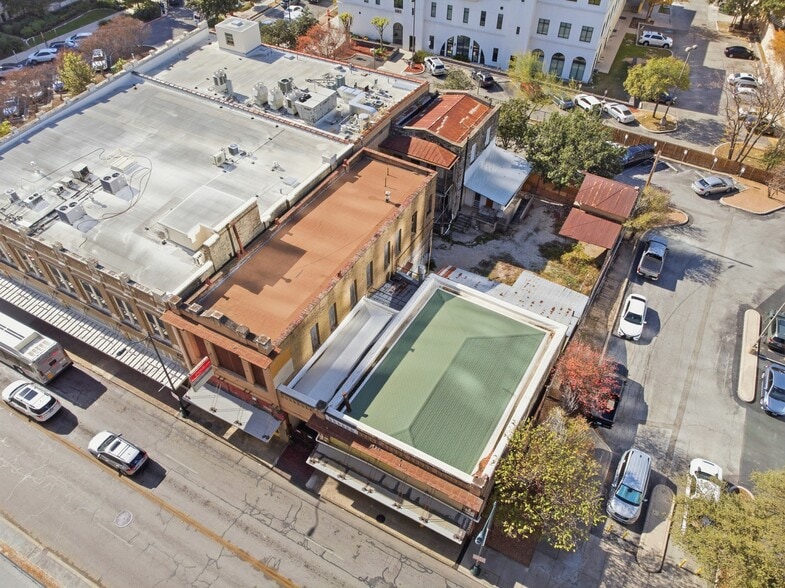 More Photos Of 111-113 N Flores St, San Antonio Storefront Retail Residential For Sale