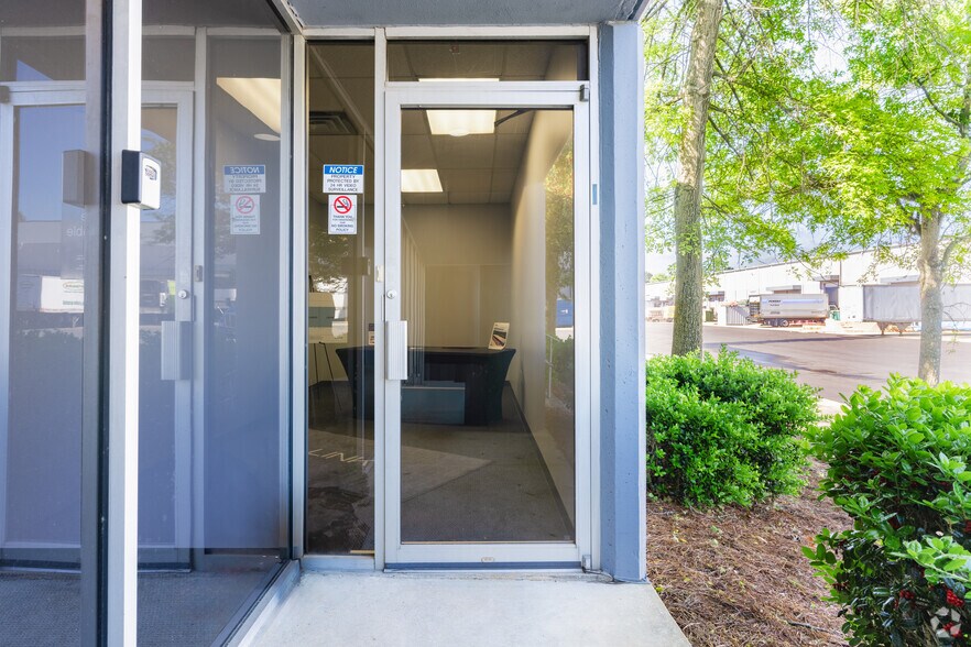 More Photos Of 3655 Atlanta Industrial Dr NW, Atlanta Warehouse For Lease