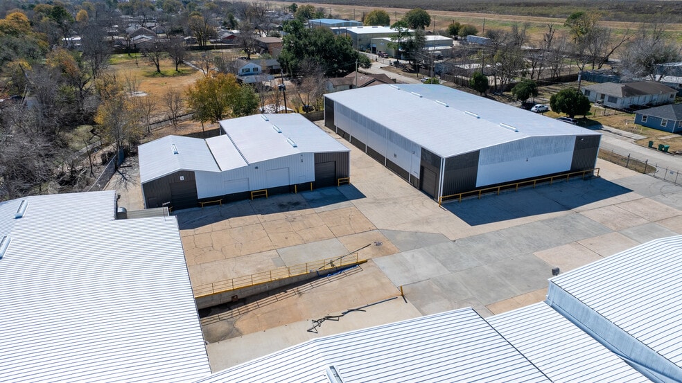 More Photos Of 1305 W Jackson Ave, Pasadena Manufacturing For Lease