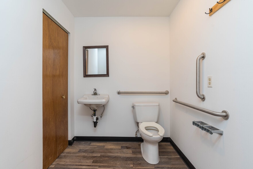 More Photos Of 612 Selby Ave, Saint Paul Storefront Retail Residential For Lease