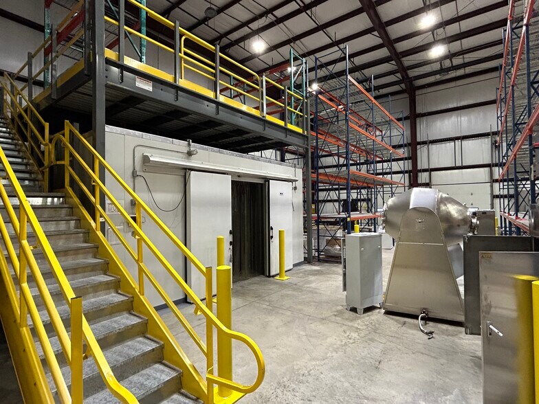 More Photos Of 712 Fellowship Rd, Mount Laurel Warehouse For Lease