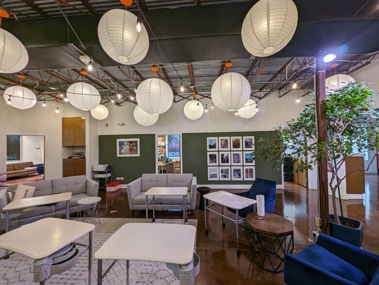 More Photos Of 910 Church St, Decatur Office For Sale