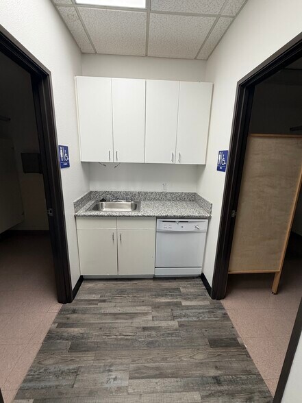 More Photos Of 13927 Saticoy St, Panorama City Movie Radio TVStudio For Lease