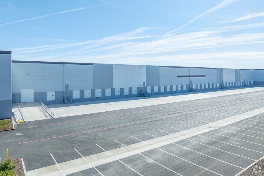 More Photos Of 7810 Metro Air Pky, Sacramento Distribution For Lease