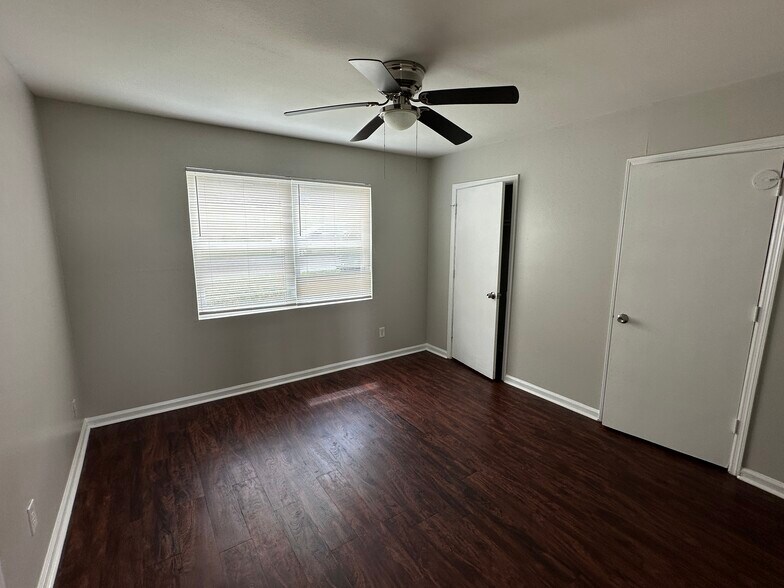 More Photos Of 969 Forest Ave, Forest Park Apartments For Sale