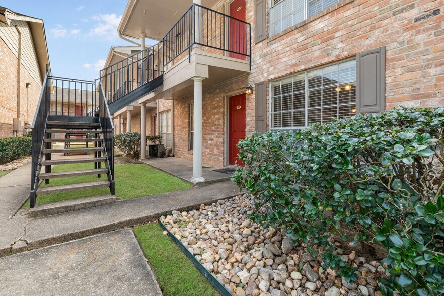 More Photos Of 2451 Lake Rd, Huntsville Apartments For Sale