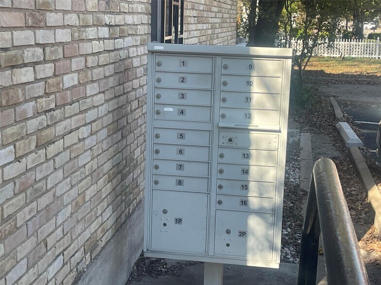 More Photos Of 322 S Waco St, Weatherford Apartments For Sale