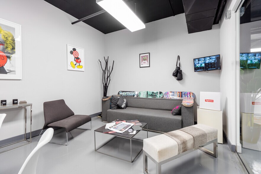 More Photos Of 8815 Av Du Parc, Montréal Loft Creative Space For Sale