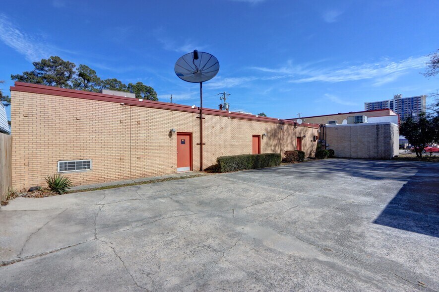 More Photos Of 835 E 65th St, Savannah Medical For Sale