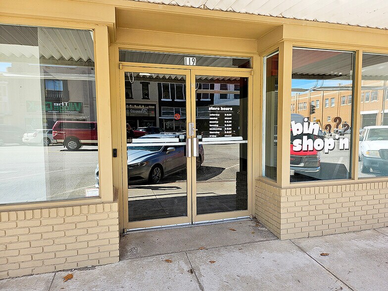 Primary Photo Of 119A N Main St, Mcpherson General Retail For Lease