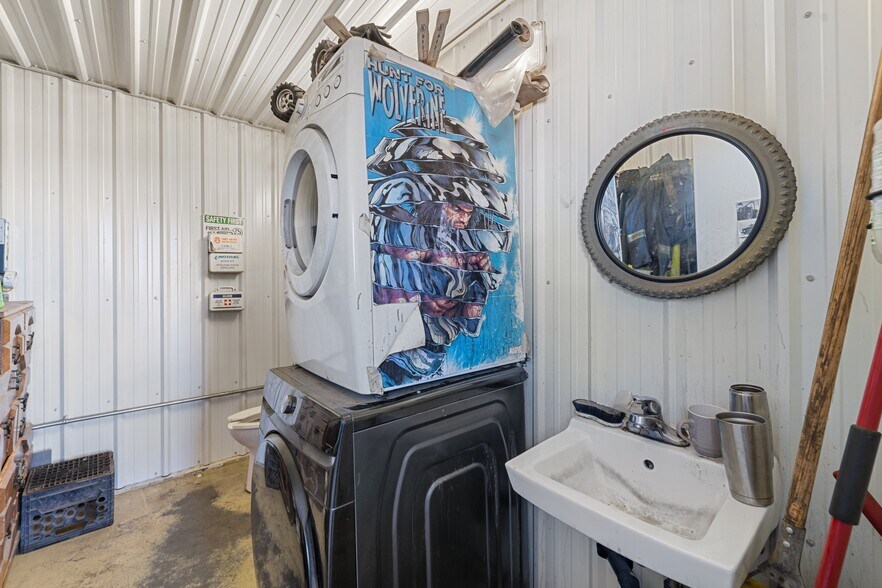 More Photos Of 81 Barstow St, Carseland Auto Repair For Sale