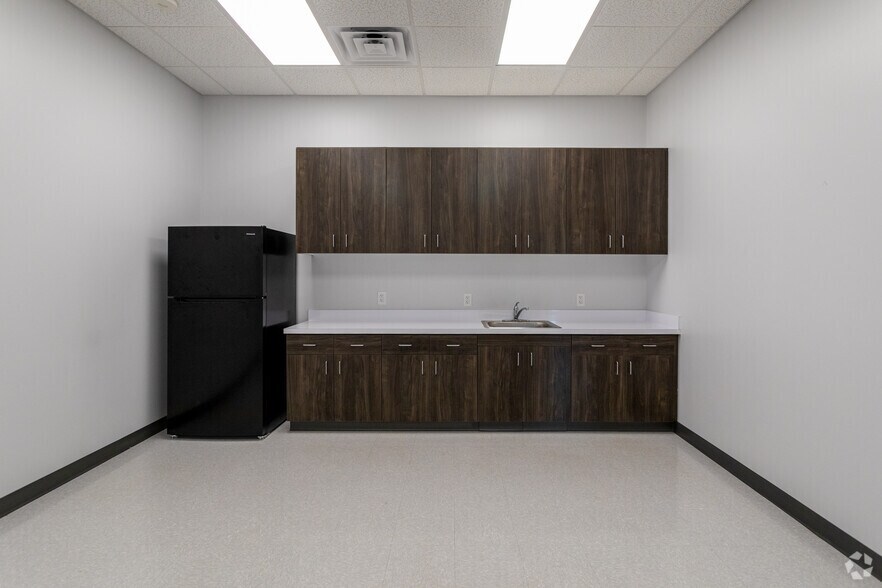 More Photos Of 4259 US-130, Edgewater Park Distribution For Lease